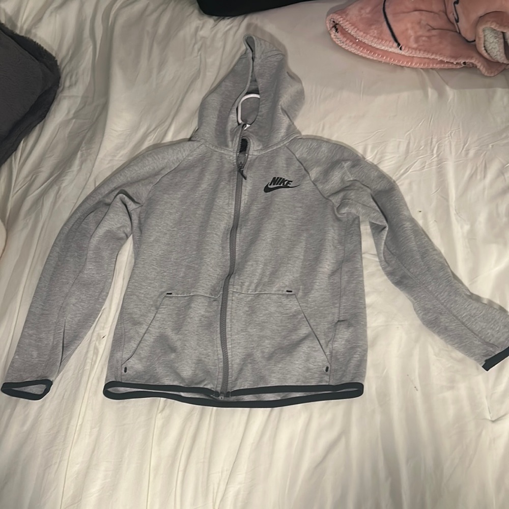 Gray Nike-tech